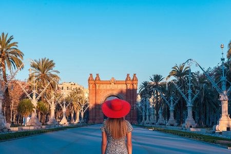 Sunrise Bike Tour: Barcelona Before the Crowds