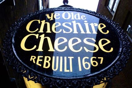 Private Group: Historical Pub Walking Tour of London