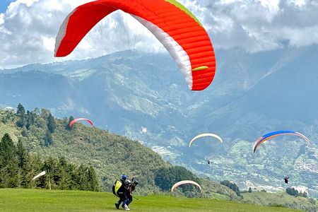 Paragliding Over Medellín + Gopro & Photos + Private transport.