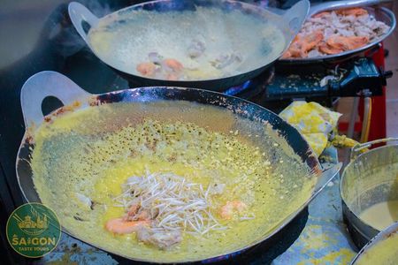 Private Scooter Street Food Tour in Saigon with 11 Tastings