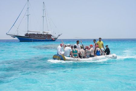 Marsa Alam: Pirates Sailing Boat Cruise to Turtle Bay with Pickup
