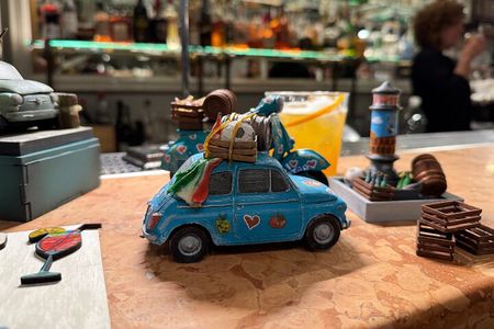 Creative Art Making and Spritz Aperitivo in Rome