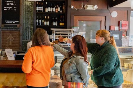 Eastern Market Neighborhood Food Tour (5 Food Stops + Dessert)