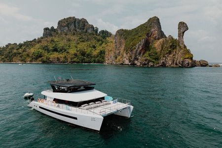 Krabi: 4 Island Luxury Yacht with Snorkelling & Clear Kayaking