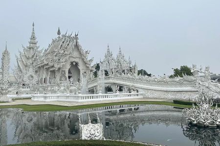 Full Day Trip Around Chiang Rai Highlights with Pick up