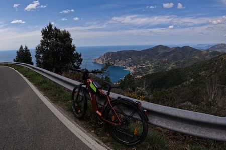 E-Bike Tour in Cinque Terre with Aperitif in Farmhouse