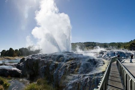 3 Days Driver & Luxury Car Customizable Tour-Unlimited KM