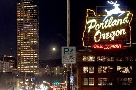 Portland City Lights: Enchanting Night Tour