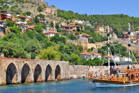 Alanya Relaxing Boat Tour with Lunch & Free Soft Drinks