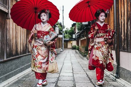 Kyoto Gion: History and Geisha Culture Walking Tour