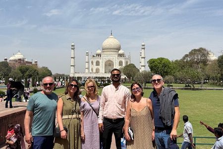 Platinum Luxury Agra Tour Taj Mahal, Agra Fort from Delhi by Car