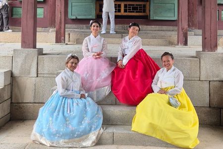 Wearing Hanbok Walking Tour in Bukchon with Liquor Tasting