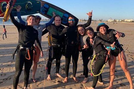 Kitesurfing lessons in Essaouira in small groups – Fun and safety