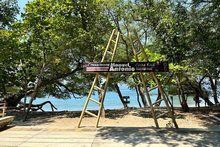 Manuel Antonio park and beach tour