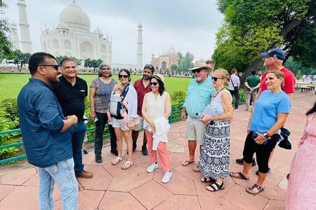 From Delhi: Same Day Taj Mahal Tour By Car