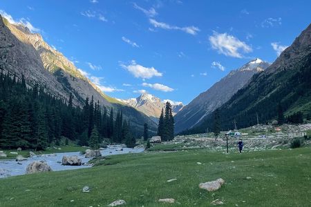 2-Day Adventure Yssyk Kul lake, Canyon, Yurt Stay and Eagle Show 