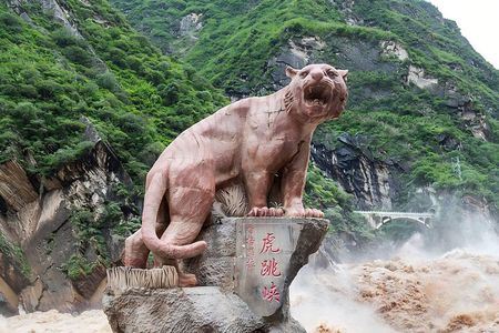 2 Days Trekking at Tiger Leaping Gorge