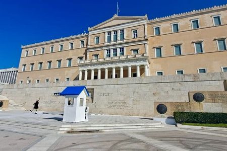 Athens: Explore Anafiotika Plaka and Sandal Shopping Walking Tour