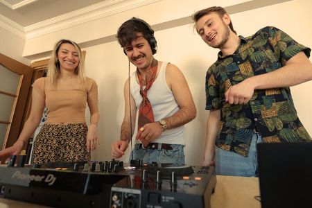 Istanbul Electronic Music and Culture Workshop From Local DJ