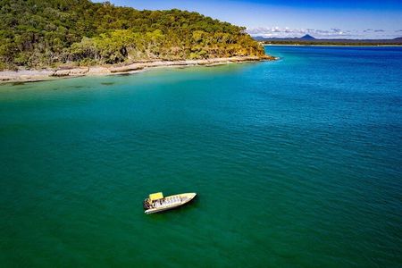 Noosa ocean tour & Dolphin safari. Family specials