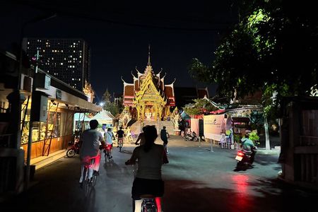 Bangkok Night Bike Tour – Street Food & Thonburi After Dark