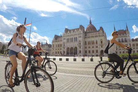 Budapest Highlights Bike Tour with a local guide