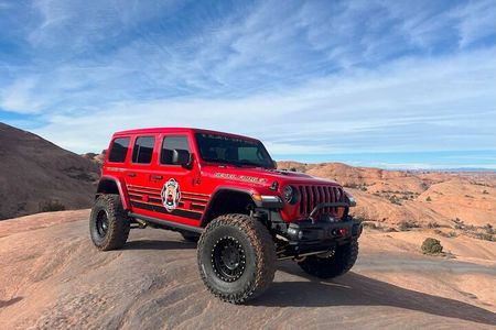 Follow Along and Ride Along Off Road Jeep Tours in Moab Utah