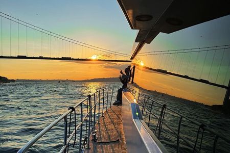 Bosphorus Sunset Yacht Tour With Wine and Music