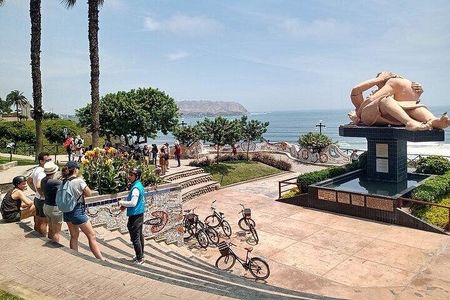 Lima: Miraflores and Barranco Coastal Bike Tour