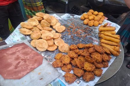 Food Tour in Old Dhaka: Taste Local Delicacies