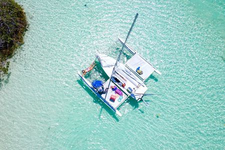 Sail 4hr in the most SECRET Spot of Bacalar + Beach Club.