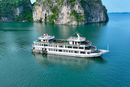 Swan Cruises: Ha Long - Bai Tu Long Bay 3D2N (Deluxe room)