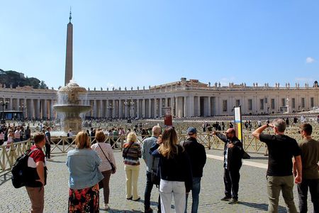 St Peter Basilica Guided Tour with Priority Access