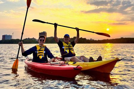 Sunset Kayak Tour in Downtown Ottawa and Gatineau