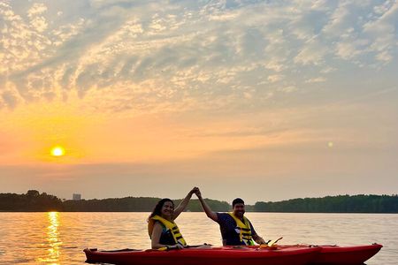 Sunset Kayak Tour in Downtown Ottawa and Gatineau