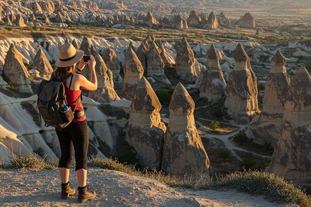 Red & Rose Valley Hiking Tour