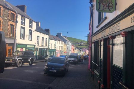 Shared Local Pubs Walking Tour in Dingle Ireland