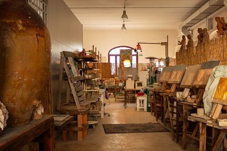 Model Ceramics in the Laboratory of a Masseria with aperitif