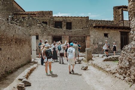 Pompeii & Villa of Mysteries Small Group Tour with Archaeologist