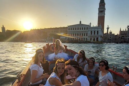 Venice: Relaxing Sunset Ride aboard old fishing boat