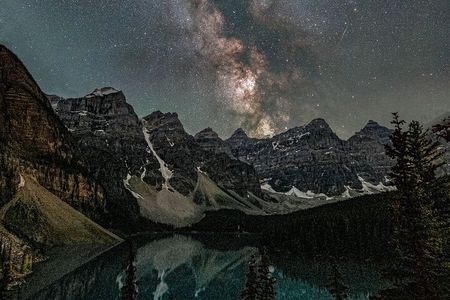 Sunset at Moraine Lake & Stargazing Tour from Canmore/Banff
