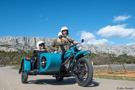 From Aix-en-Provence: 1-Hour Scenic Sidecar Tour on Cézanne Road