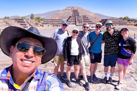 Private Tour: Mexico City to Pyramids/Basilica of Guadalupe.