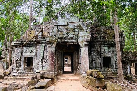Preah Khan, Neak Pean and Pre Rup Temple Tour