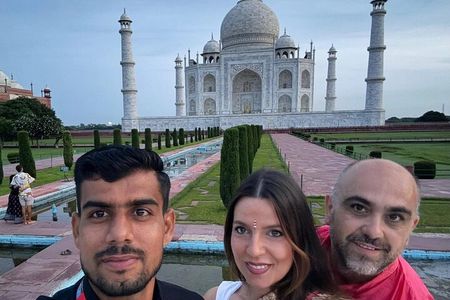 All Inclusive Taj Mahal, Agra Fort & Fatehpur Sikri Tour 