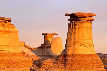 Day of Dinosaurs & Hoodoos from Calgary to Drumheller Badlands