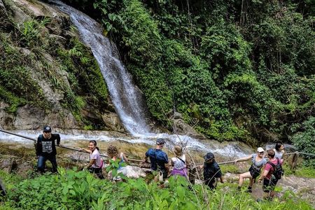 Full-Day Trekking and Sightseeing Tour in Mae Kampong