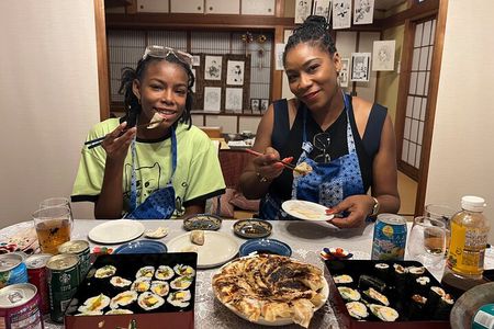 Yokohama: Sushi & Gyoza Cooking in a Traditional Japanese Home