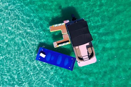 Destin: Private Crab Island Excursion with Luxury Floats