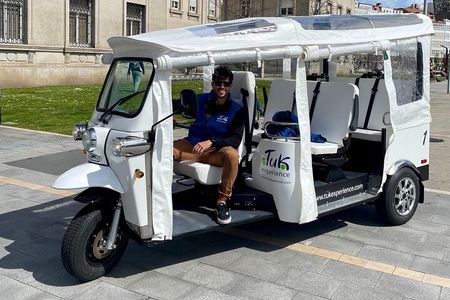 Discover Coruña 1 hour Private Tour in Tuk tuk